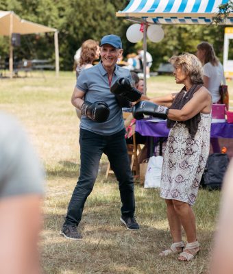 Vitality Experience - man met bokshandschoenen
