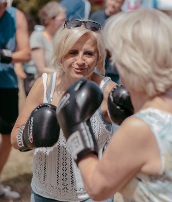 Vitality Experience - dames met bokshandschoenen