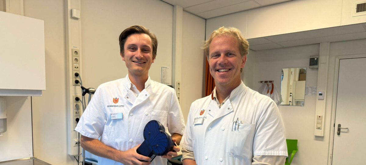 Wetenschappers met TMS-apparaat