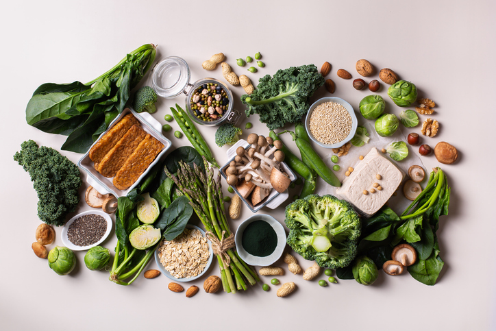 gevarieerde voeding, voedsel, vegan, vegetarisch, groenten, eiwitten, tofu, sojabonen, tempeh, noten, zaden